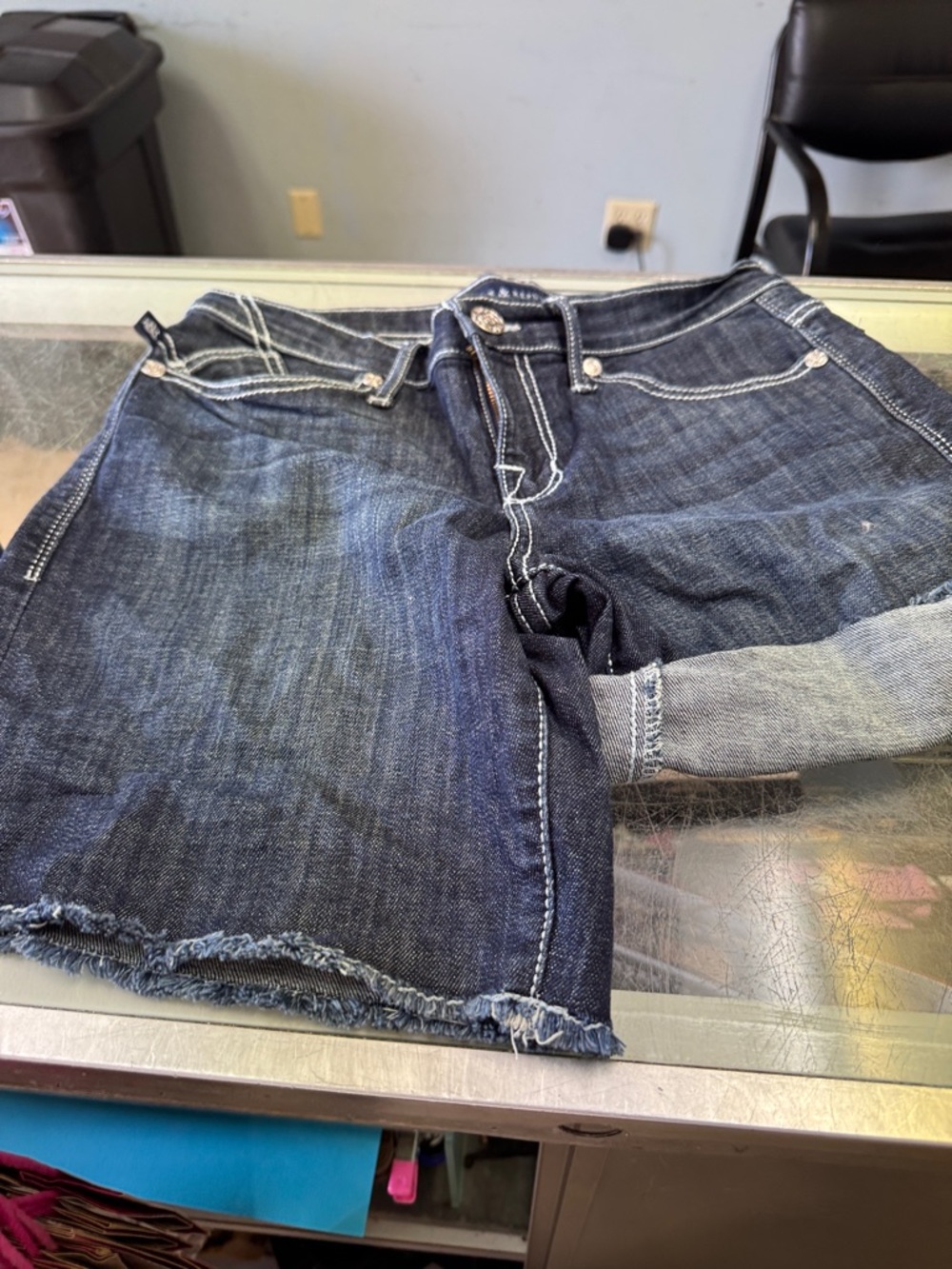 Rock & Republic Dark Indigo Denim Shorts with Contrast Stitching